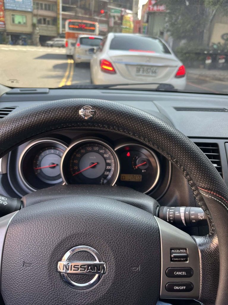 專業收車人員護送客戶回家，專注駕駛保障安全。